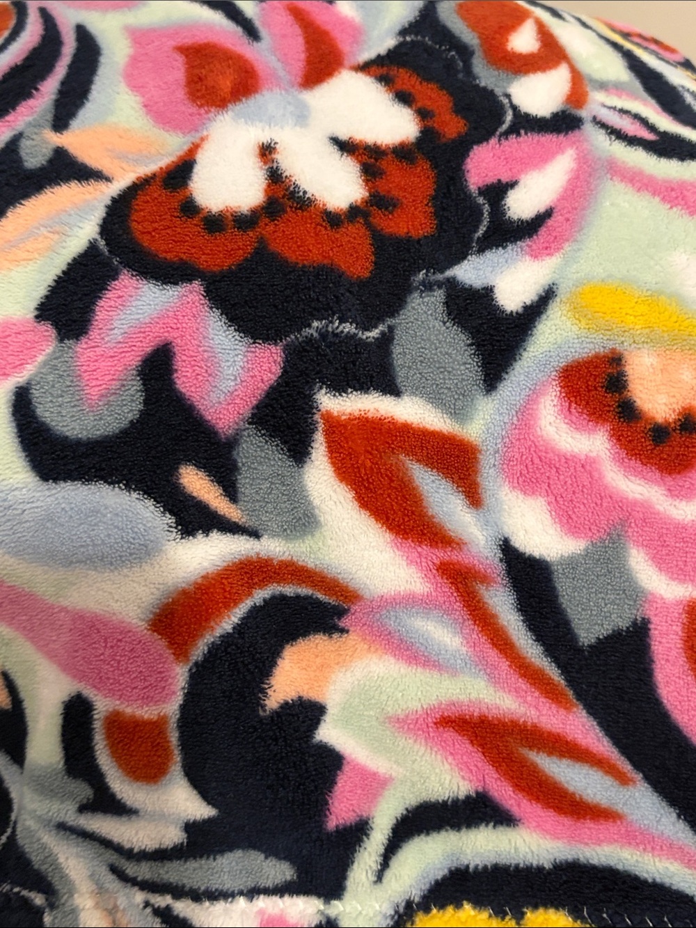 VERA BRADLEY Throw Blanket MOD PAISLEY   80 X 50 Super Soft
